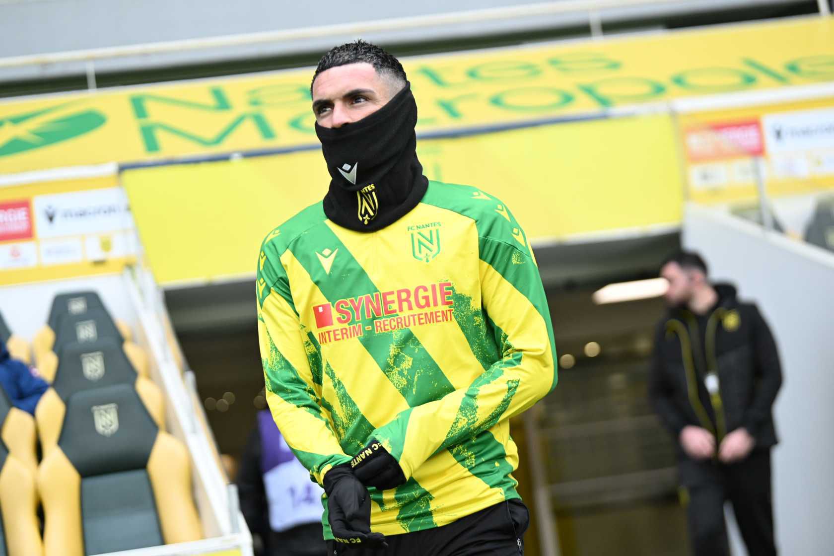 Rémy Cabella entre sur le terrain avec le snood à la Beaujoire
